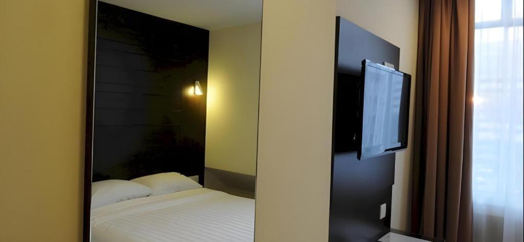 Cathay Hotel Kota Kinabalu Zewnętrze zdjęcie