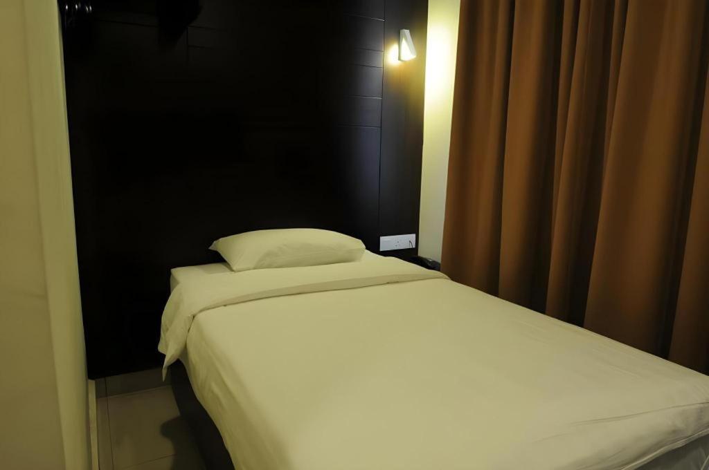 Cathay Hotel Kota Kinabalu Zewnętrze zdjęcie