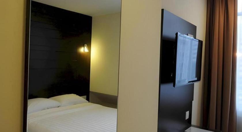 Cathay Hotel Kota Kinabalu Zewnętrze zdjęcie